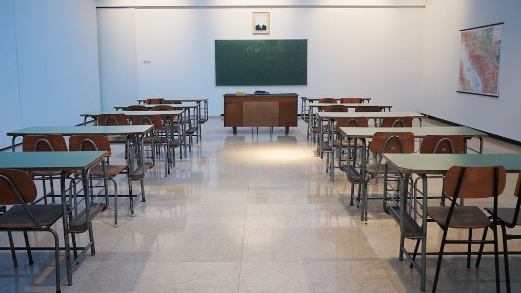 39,930 teachers left the profession in 2021/2022 | Dr. Naomi Fisher